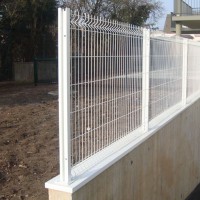 grillage rigide blanc sur muret - Clôtures et portails